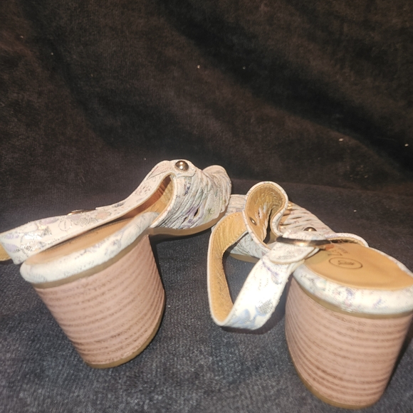 Sz 37 Floral Women's Low Heel Sandals with Buckle - Picture 7 of 14